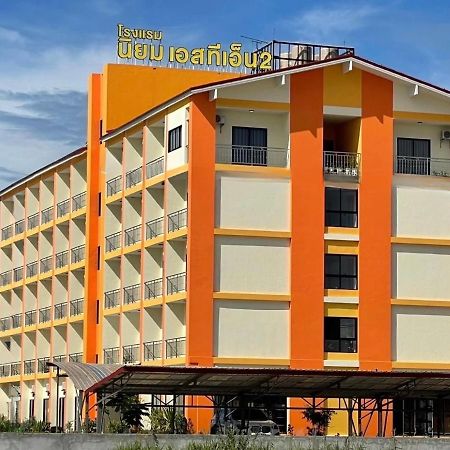โรงแรมนิยม เอสทีเอ็น 2 - Niyom Stn 2 Hotel Ban Phue Exteriér fotografie