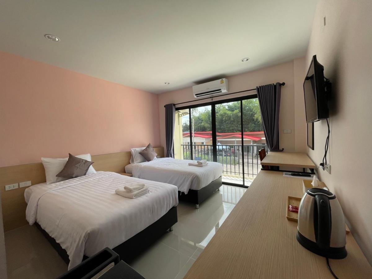 โรงแรมนิยม เอสทีเอ็น 2 - Niyom Stn 2 Hotel Ban Phue Exteriér fotografie